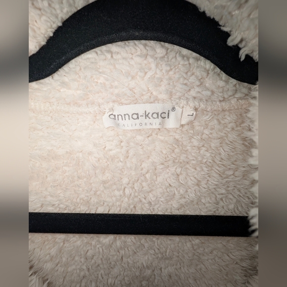 Anna Kaci Sherpa Style Pullover - Picture 3 of 4